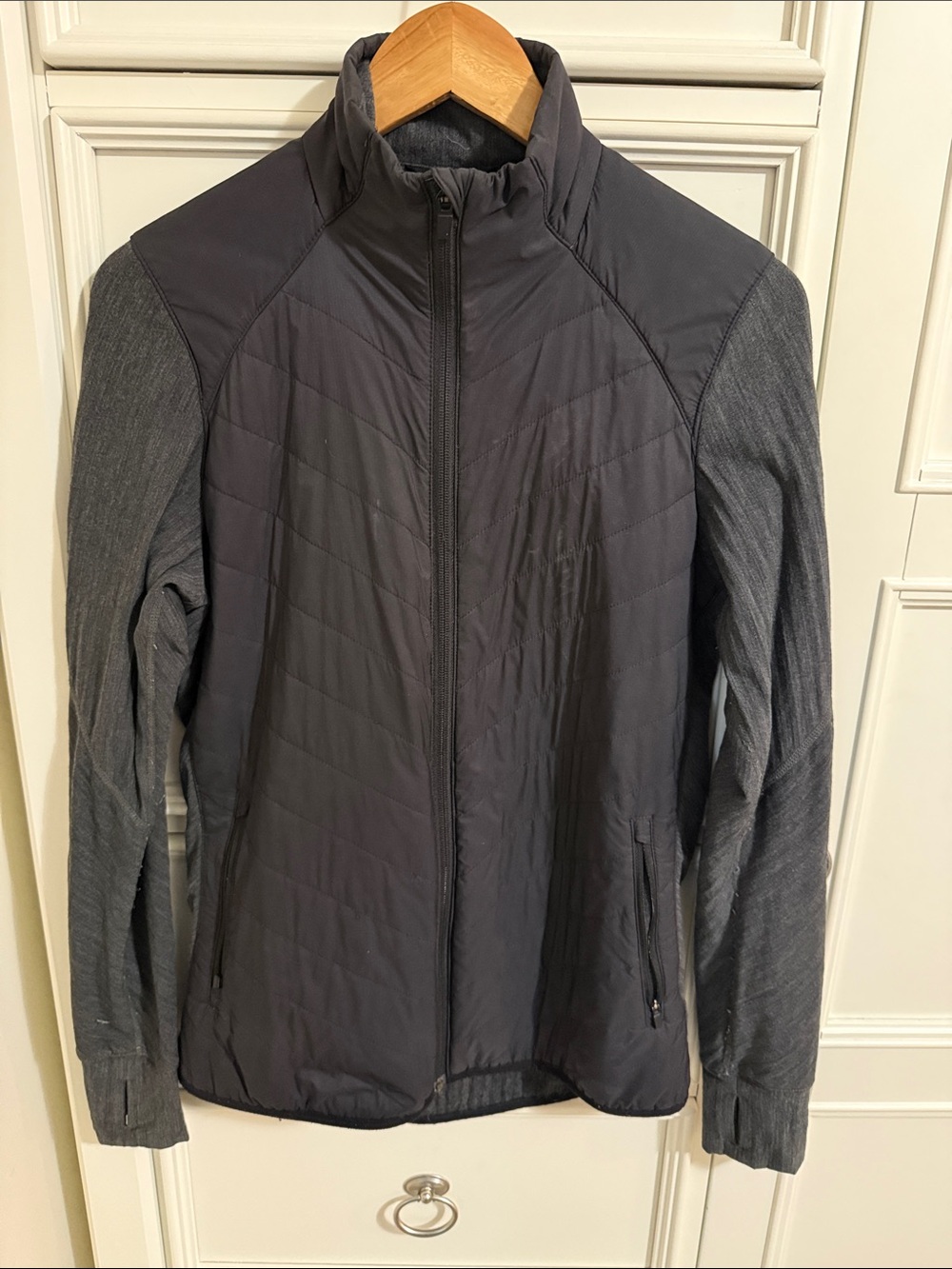 Icebreaker Women's Quilted Hybrid Jacket - Charcoal Gray